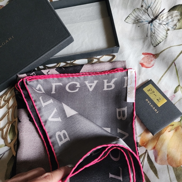 SOLD AUTHENTIC BVLGARI Scarf - Picture 12 of 12